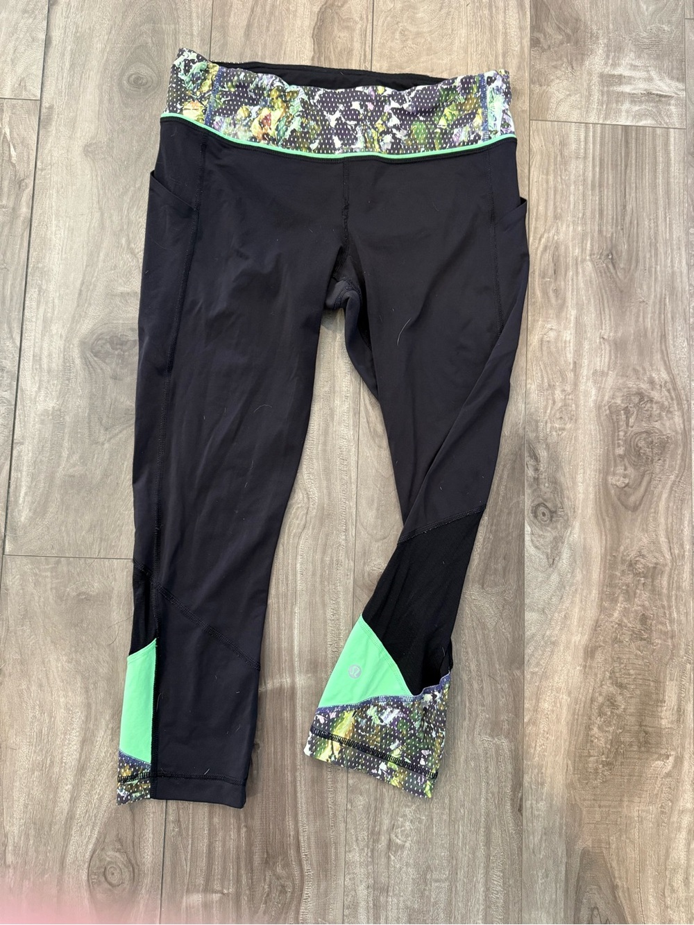 Black and Green Girls' Athletic Capri Leggings